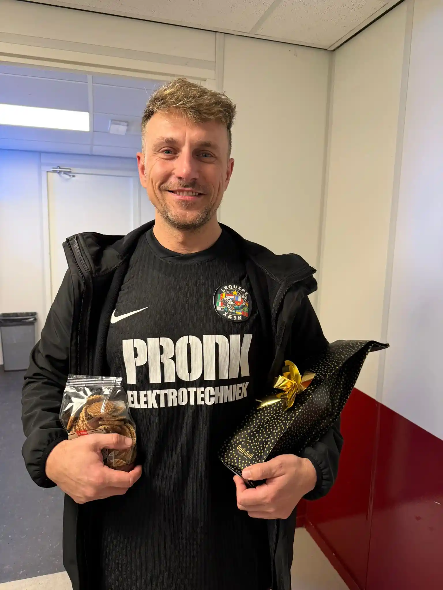 X&3K Team Player greeted with Christmas Gifts