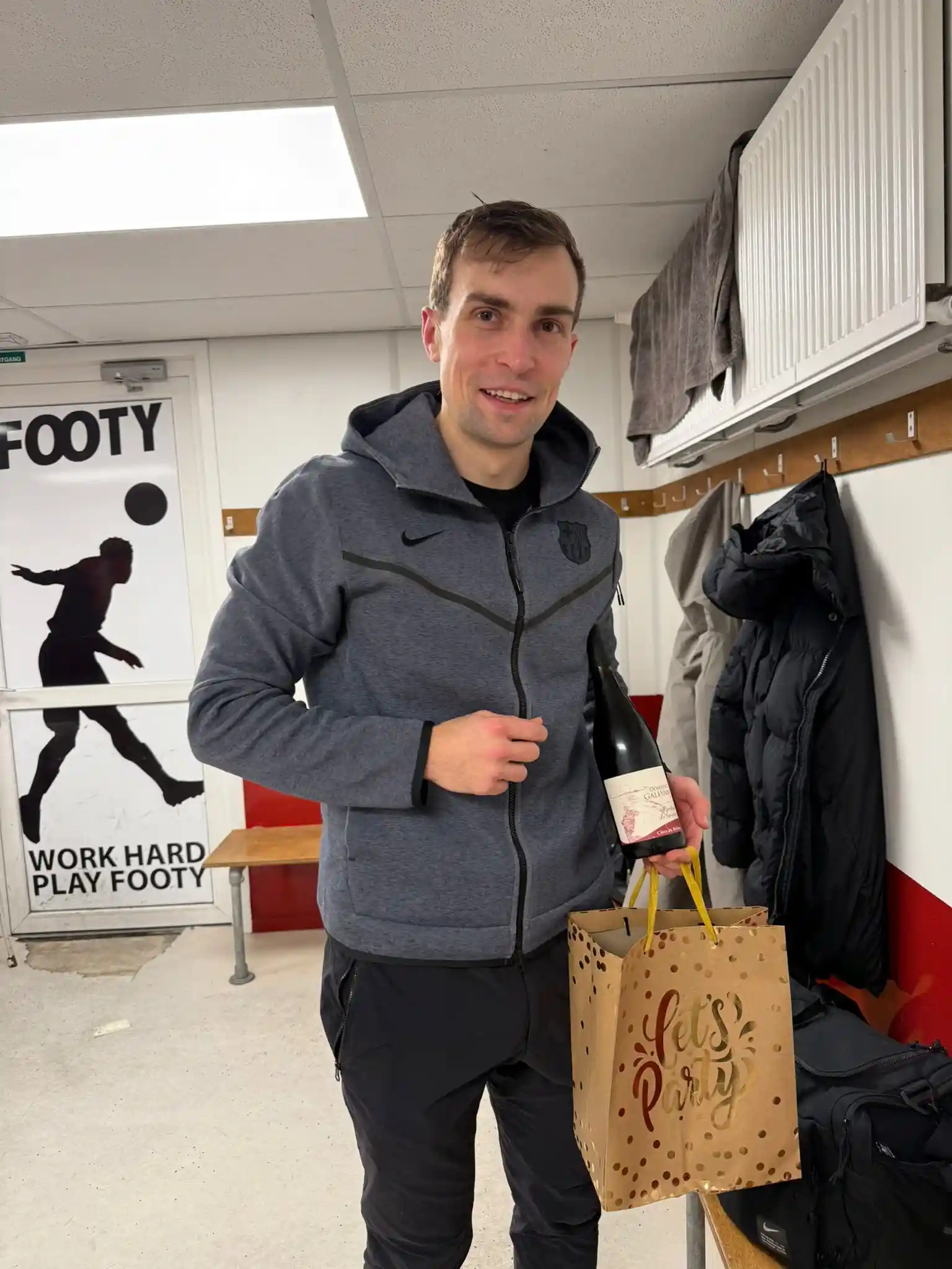 X&3K Team Player greeted with Christmas Gifts